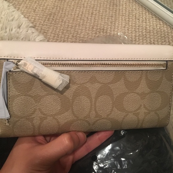 ⭐️ SALE ⭐️ AUTHENTIC COACH Checkbook Wallet- NWT - Picture 5 of 5